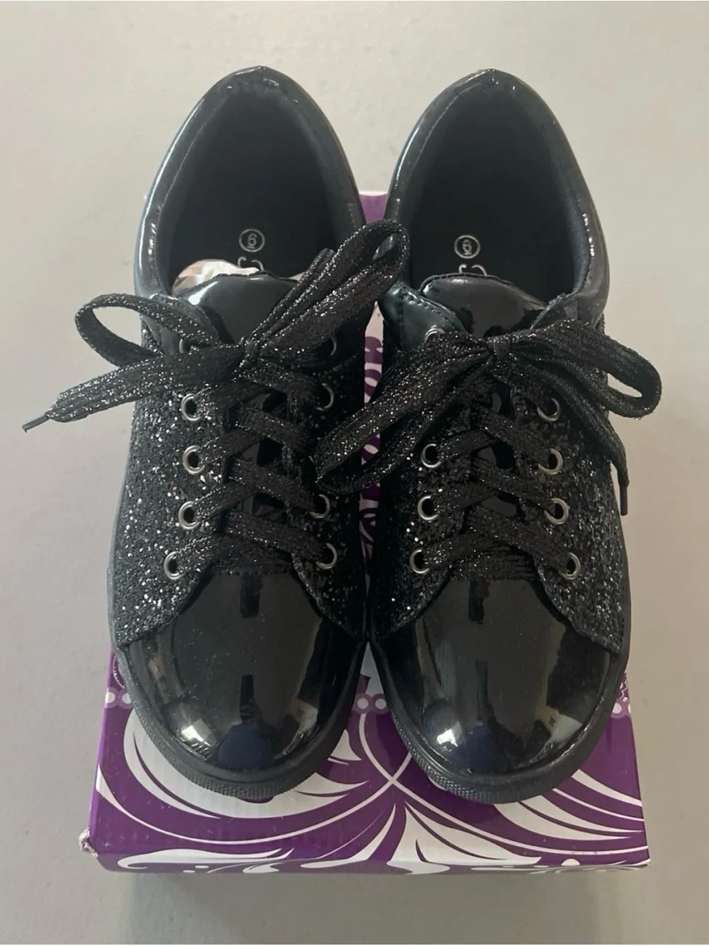 Women’s Black Glitter & Patent Lace-Up Sneakers Shoes Size 6